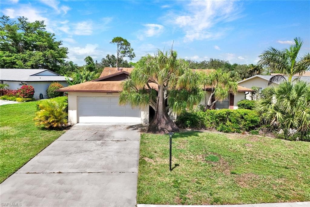 4305 Beechwood Lake Dr, Naples, FL 34112-10