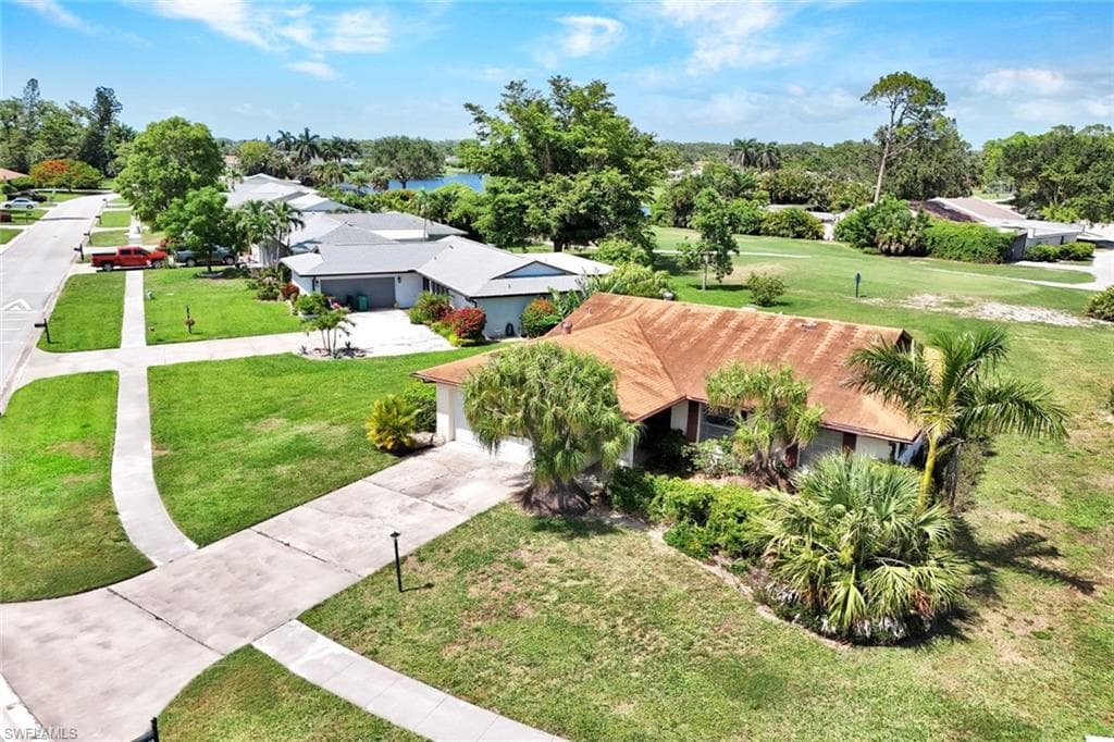 4305 Beechwood Lake Dr, Naples, FL 34112-4