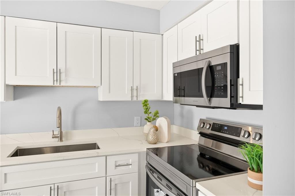 548 Broad Ave S 548, Naples, FL 34102-17