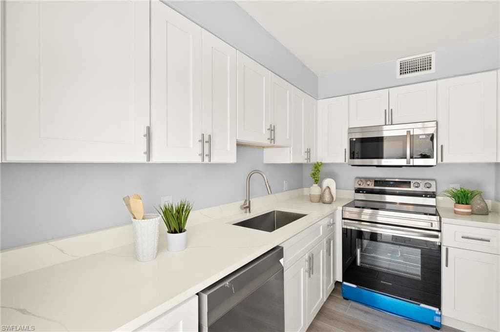 548 Broad Ave S 548, Naples, FL 34102-19