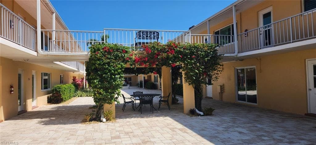 548 Broad Ave S 548, Naples, FL 34102-2