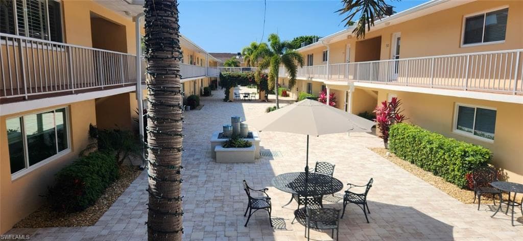 548 Broad Ave S 548, Naples, FL 34102-36