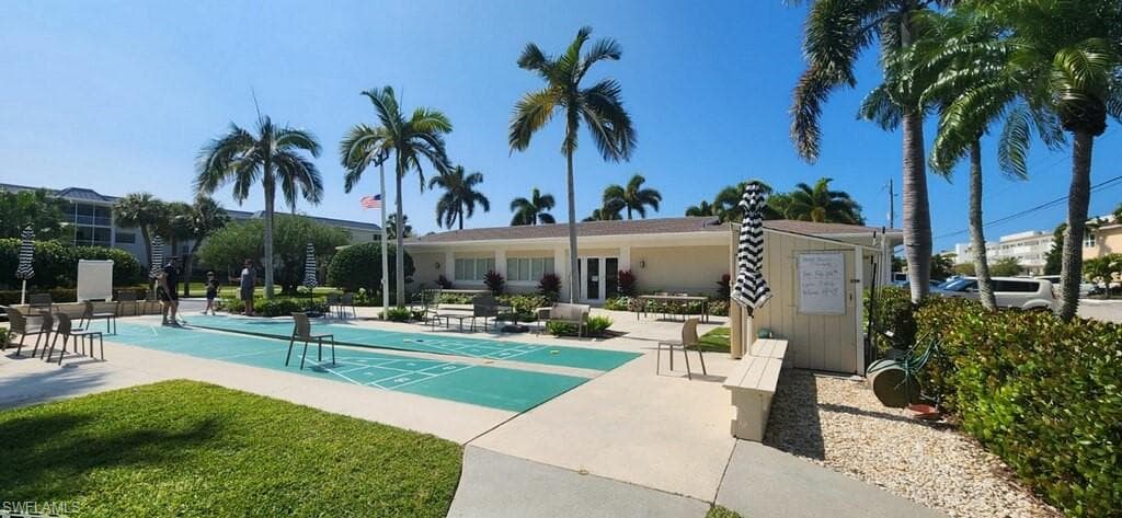 548 Broad Ave S 548, Naples, FL 34102-39