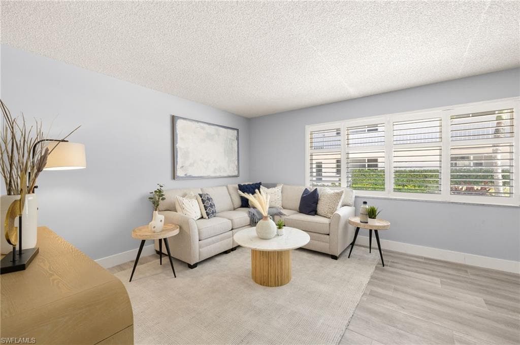 548 Broad Ave S 548, Naples, FL 34102-5