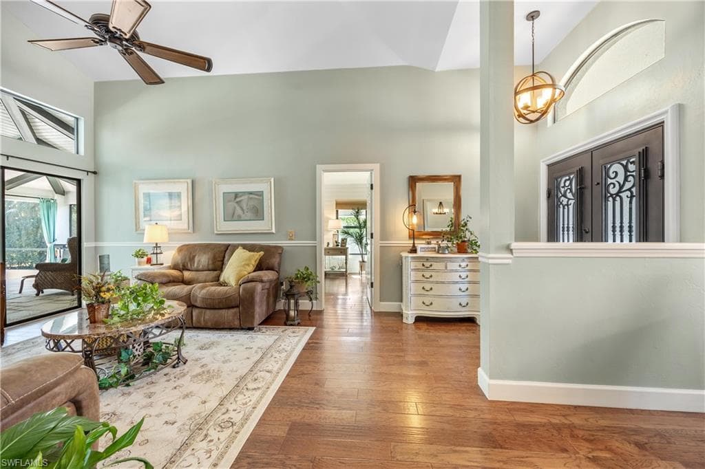 520 Raven Way, Naples, FL 34110-10
