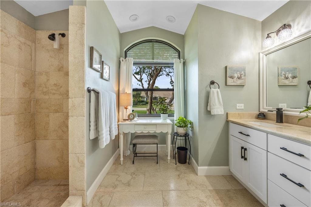 520 Raven Way, Naples, FL 34110-19