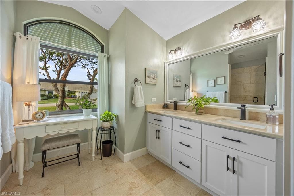 520 Raven Way, Naples, FL 34110-20