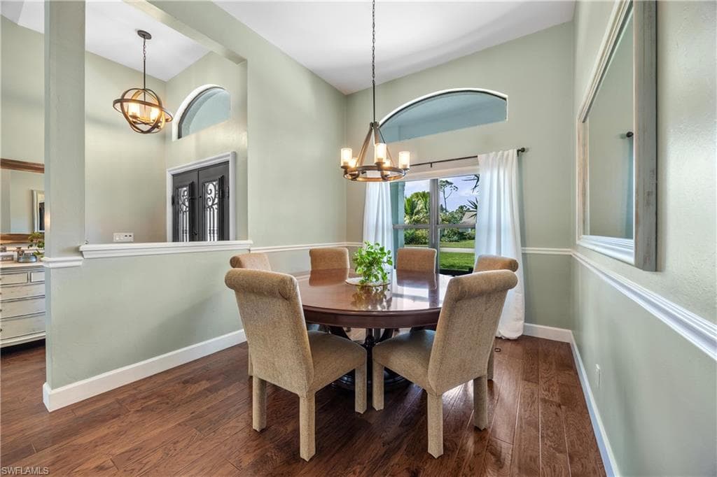520 Raven Way, Naples, FL 34110-21