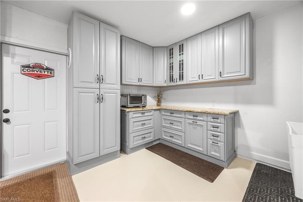 520 Raven Way, Naples, FL 34110-26