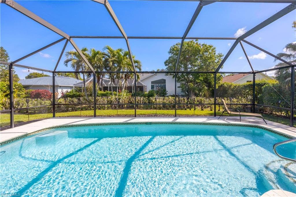 520 Raven Way, Naples, FL 34110-29
