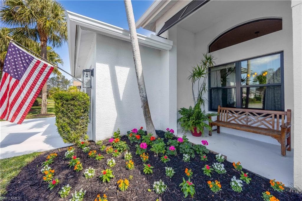 520 Raven Way, Naples, FL 34110-32