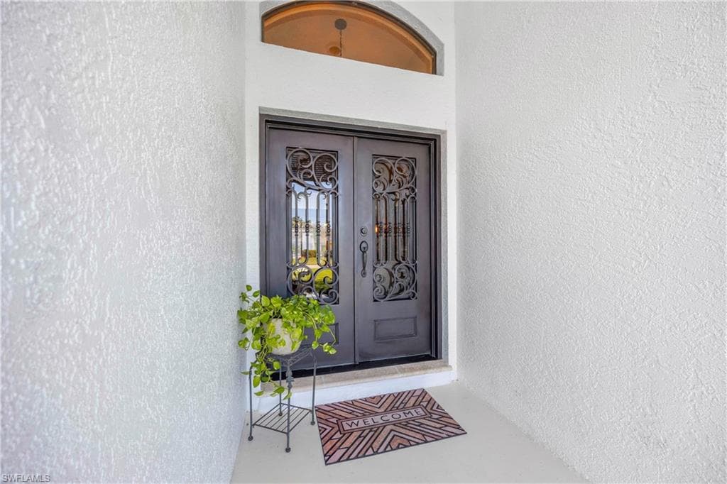 520 Raven Way, Naples, FL 34110-7