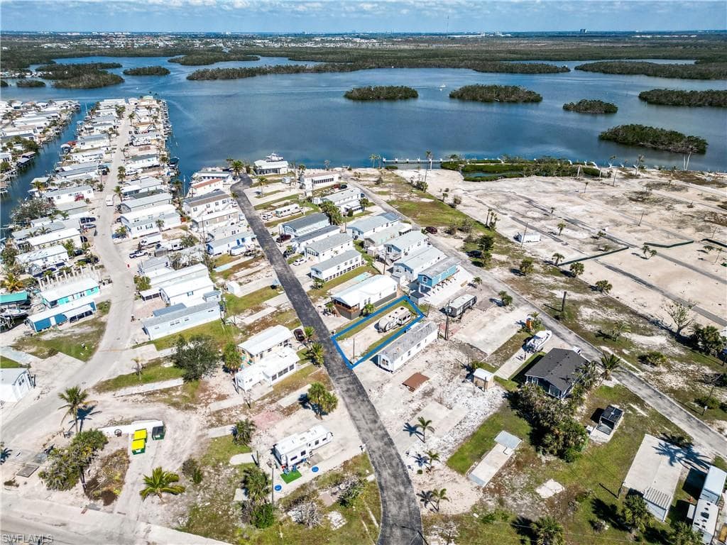 38 Helen Ln, Fort Myers Beach, FL 33931-6