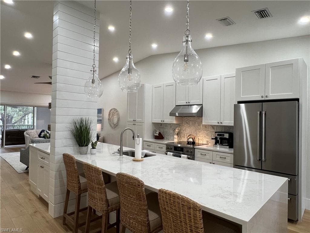 7087 Barrington Cir 201, Naples, FL 34108-26