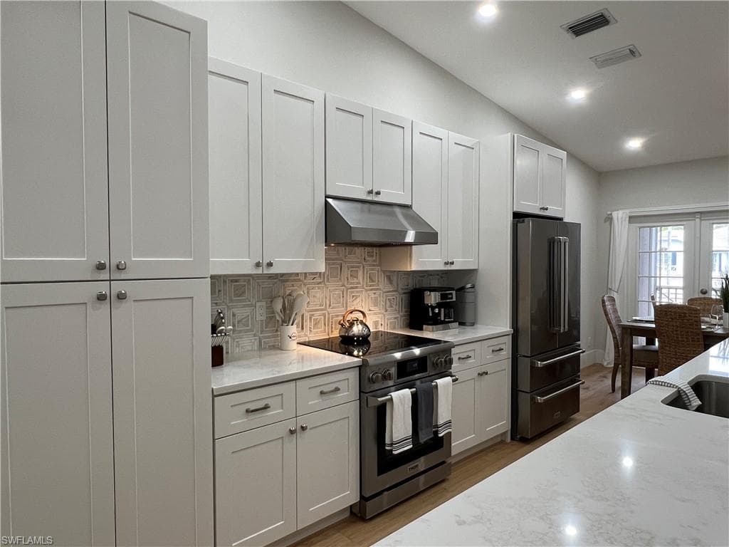 7087 Barrington Cir 201, Naples, FL 34108-27