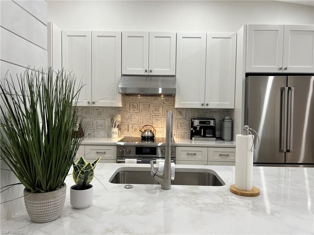7087 Barrington Cir 201, Naples, FL 34108-28