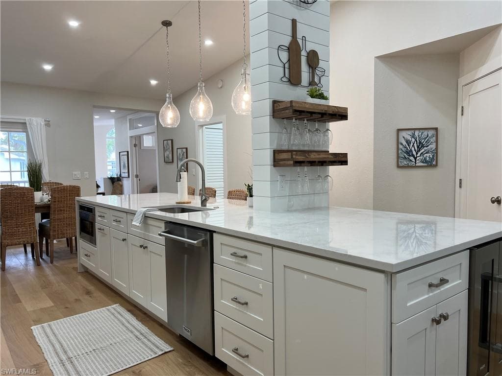 7087 Barrington Cir 201, Naples, FL 34108-35