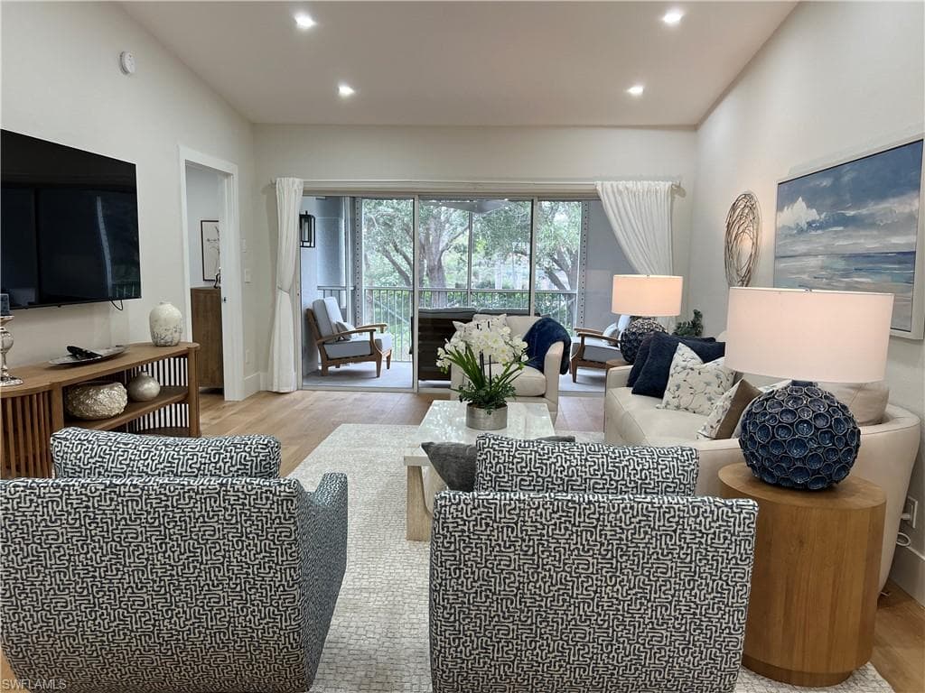 7087 Barrington Cir 201, Naples, FL 34108-37