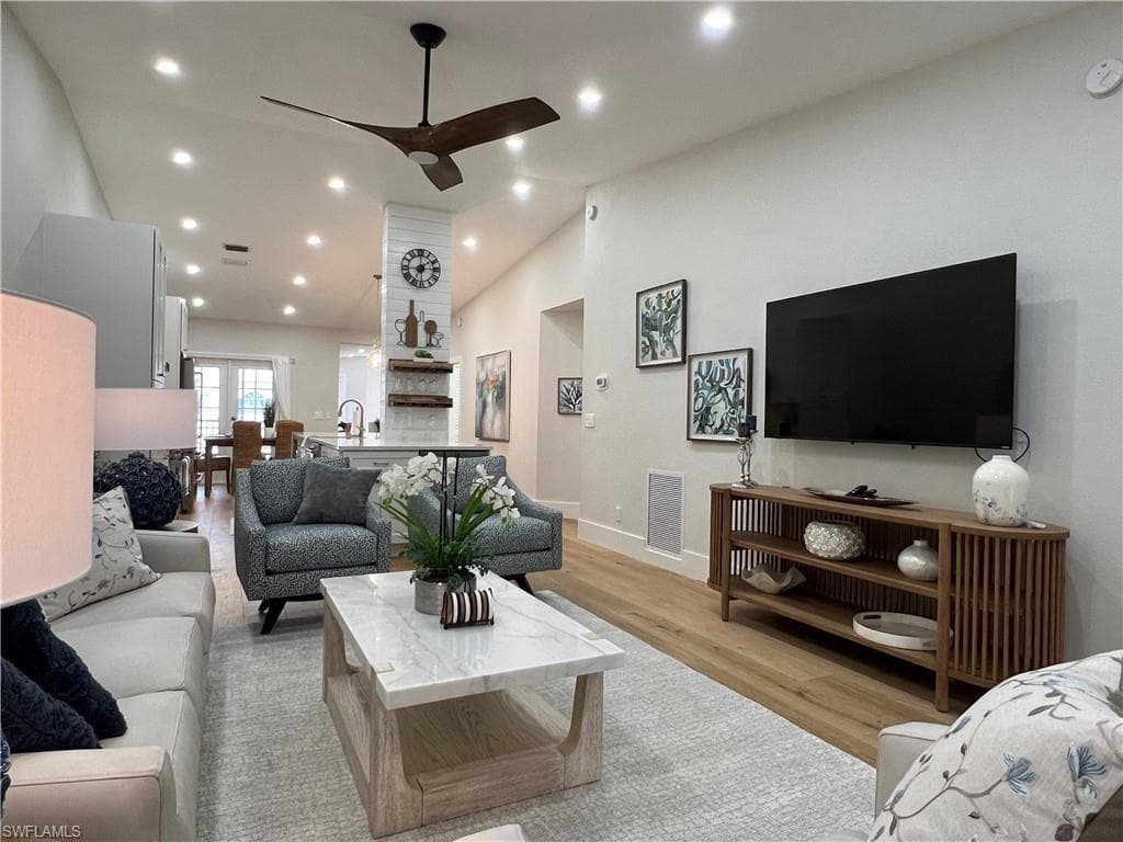 7087 Barrington Cir 201, Naples, FL 34108-40