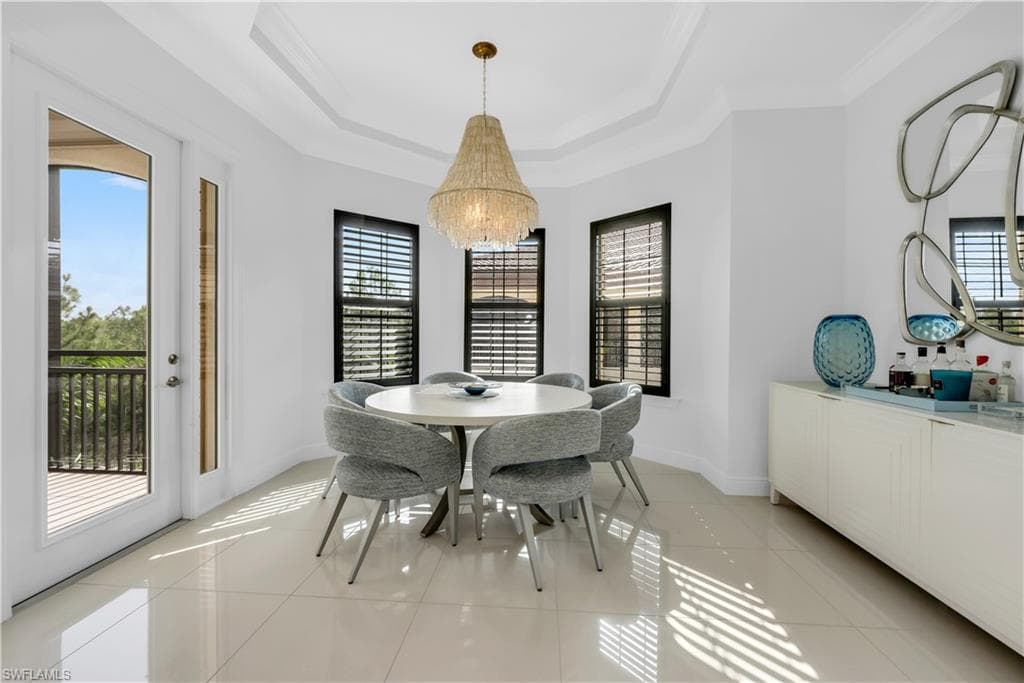 2739 Tiburon Blvd E 302, Naples, FL 34109-8