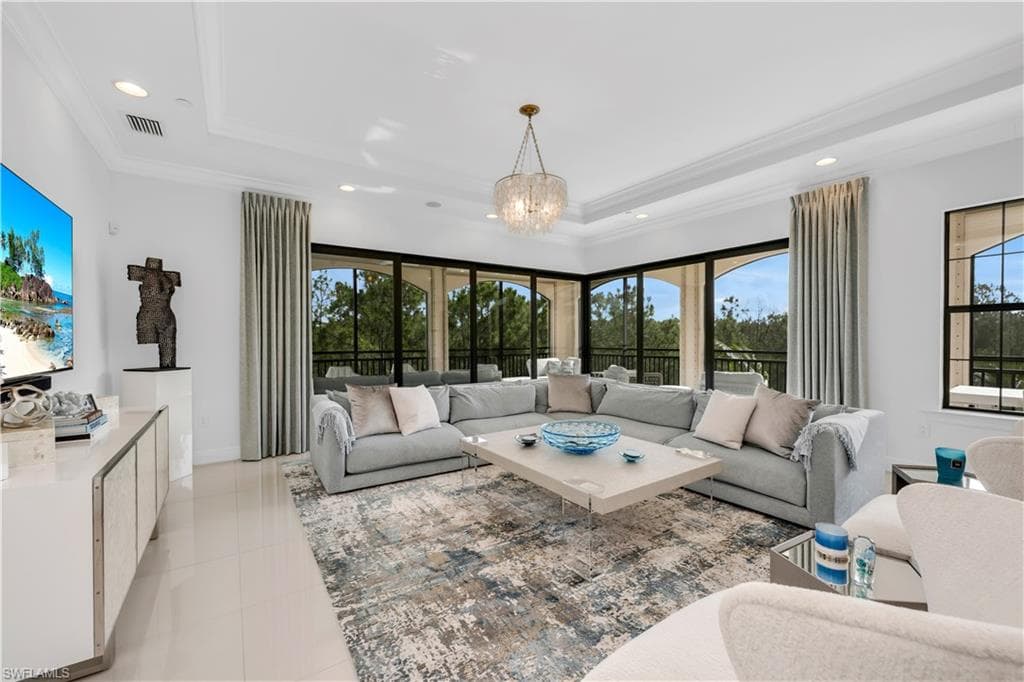 2739 Tiburon Blvd E 302, Naples, FL 34109-4