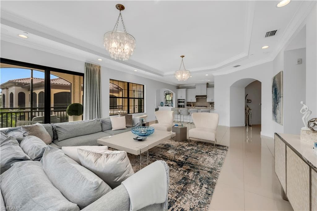 2739 Tiburon Blvd E 302, Naples, FL 34109-5