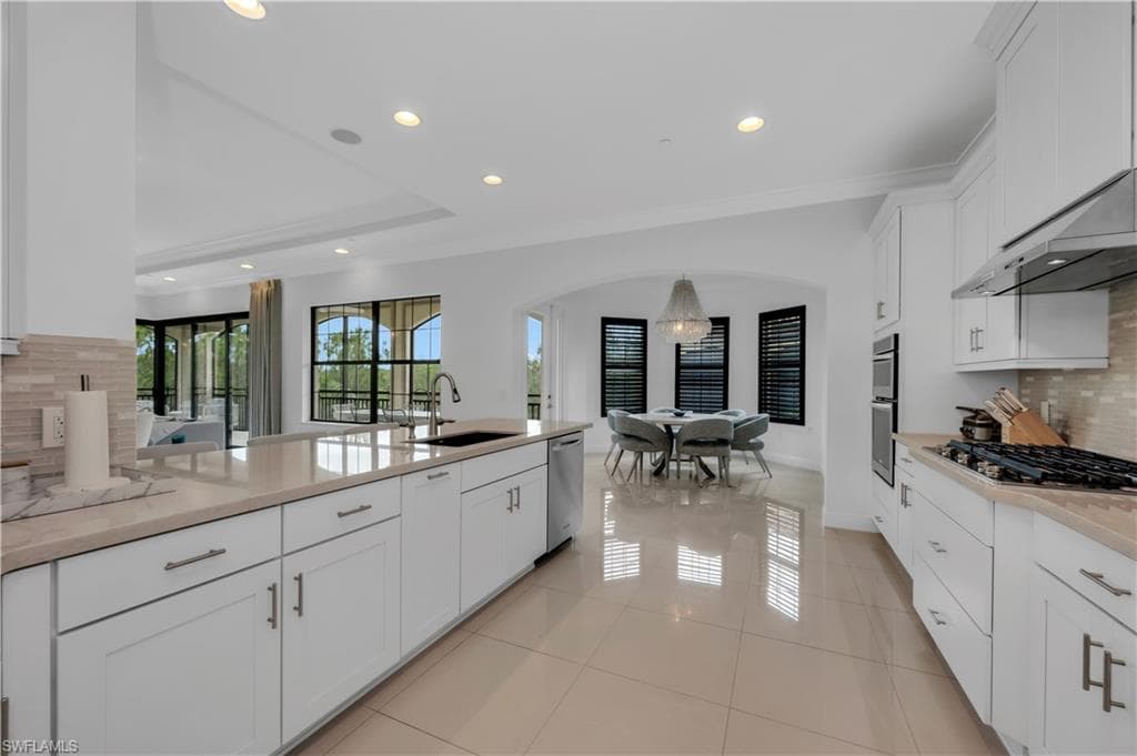 2739 Tiburon Blvd E 302, Naples, FL 34109-7