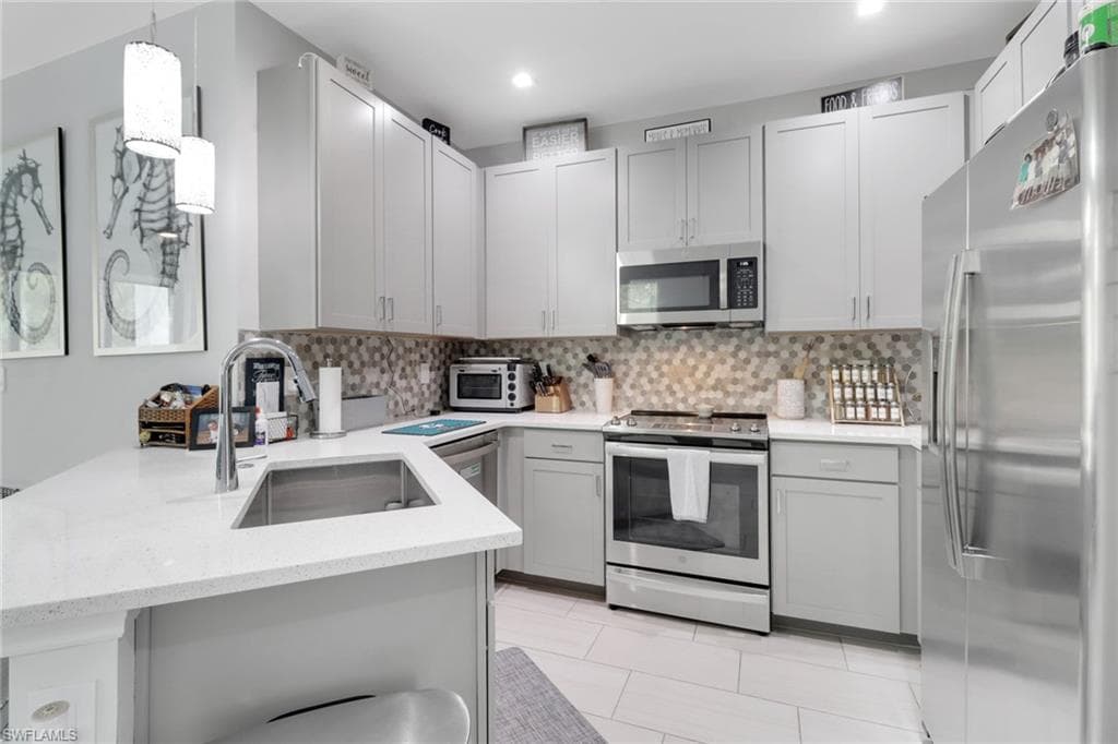 7501 Carnegie Way, Naples, FL 34119-9