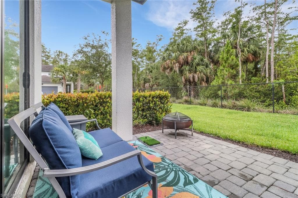 7501 Carnegie Way, Naples, FL 34119-27