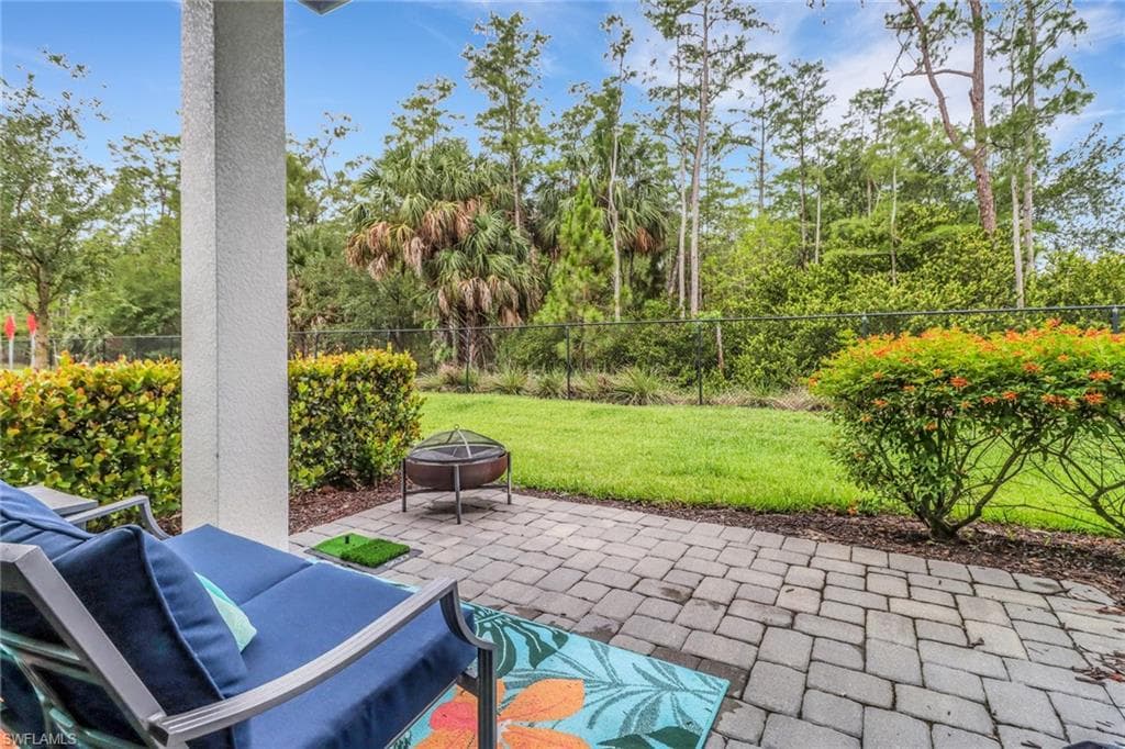 7501 Carnegie Way, Naples, FL 34119-28