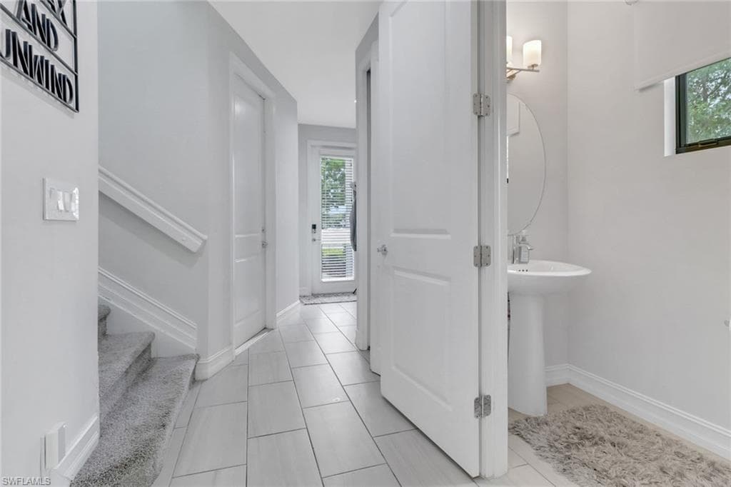 7501 Carnegie Way, Naples, FL 34119-4