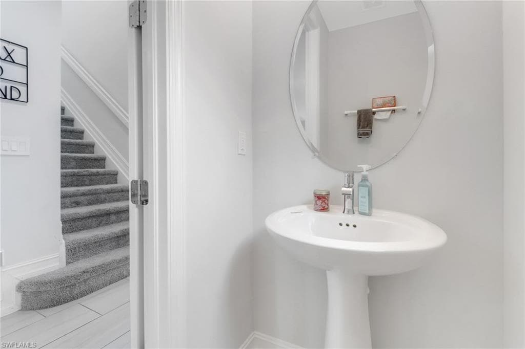 7501 Carnegie Way, Naples, FL 34119-5