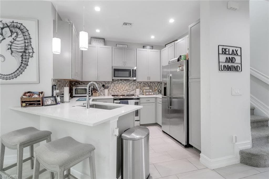 7501 Carnegie Way, Naples, FL 34119-6
