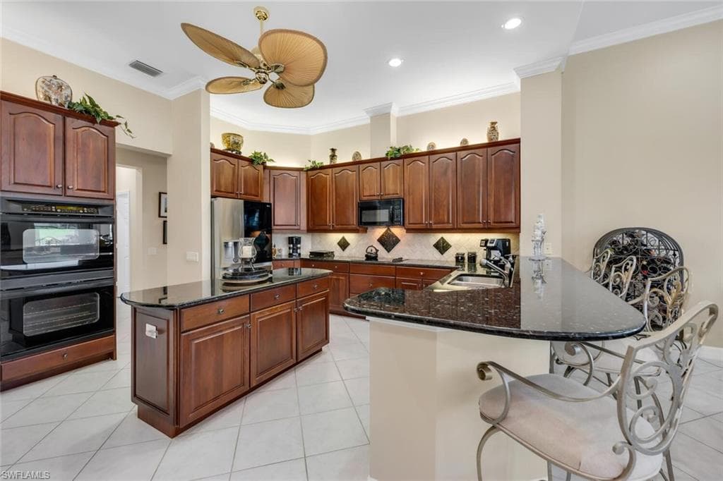 1624 Manchester Ct, Naples, FL 34109-16