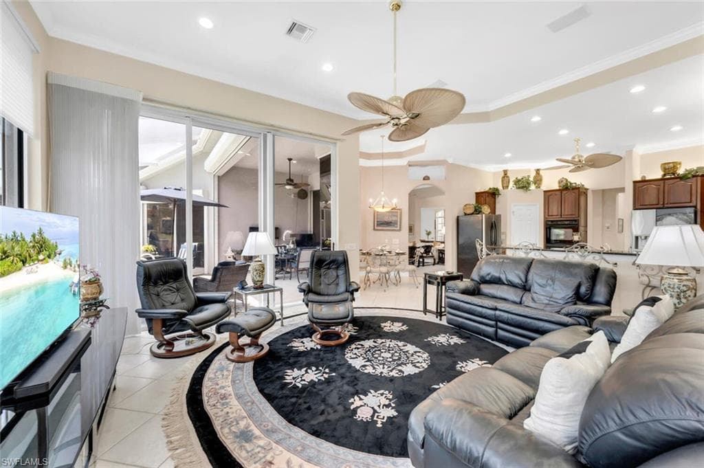 1624 Manchester Ct, Naples, FL 34109-18