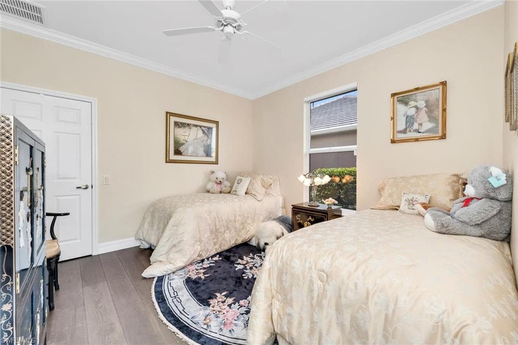1624 Manchester Ct, Naples, FL 34109-24