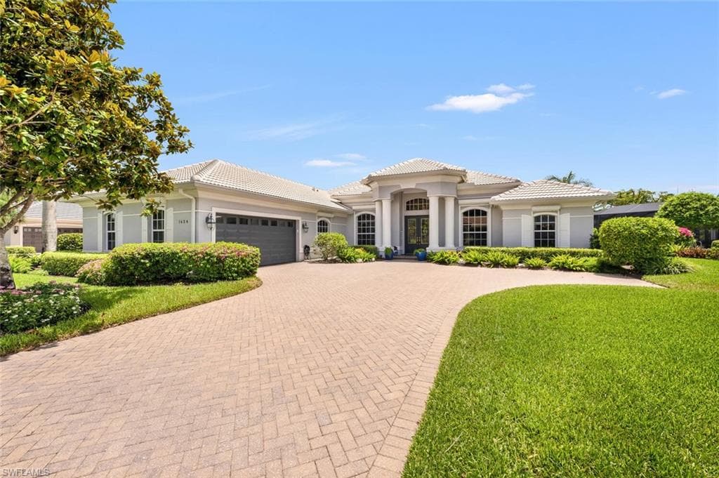1624 Manchester Ct, Naples, FL 34109-4