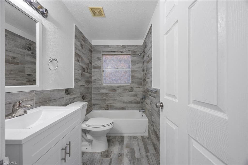 913 Allman Ave, Lehigh Acres, FL 33971-16