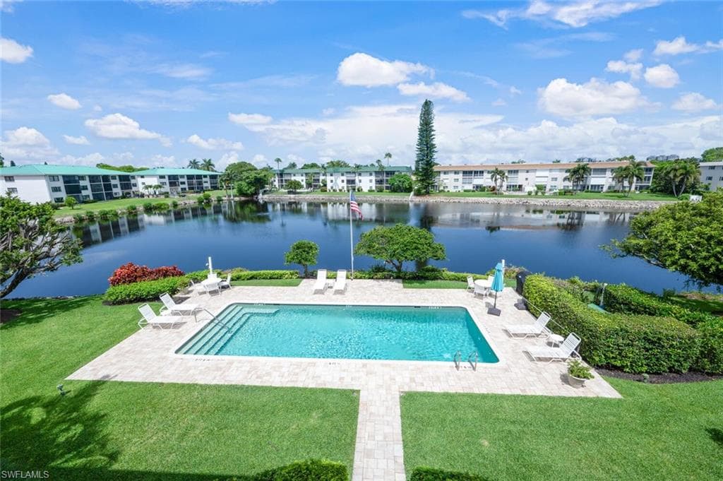 3055 Riviera Dr 306, Naples, FL 34103-1