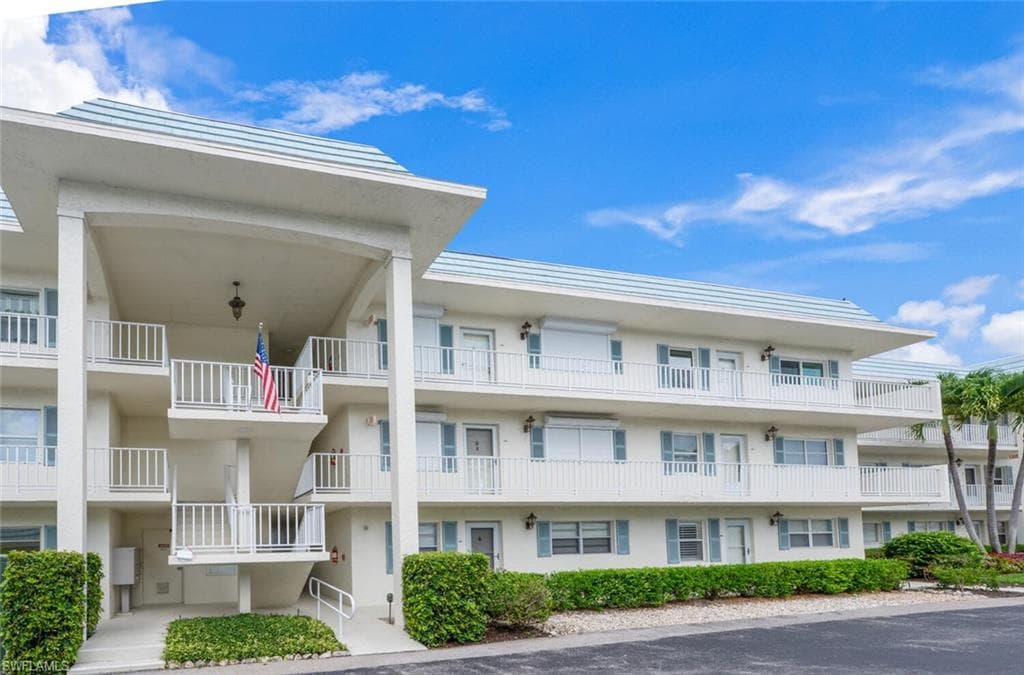 3055 Riviera Dr 306, Naples, FL 34103-32