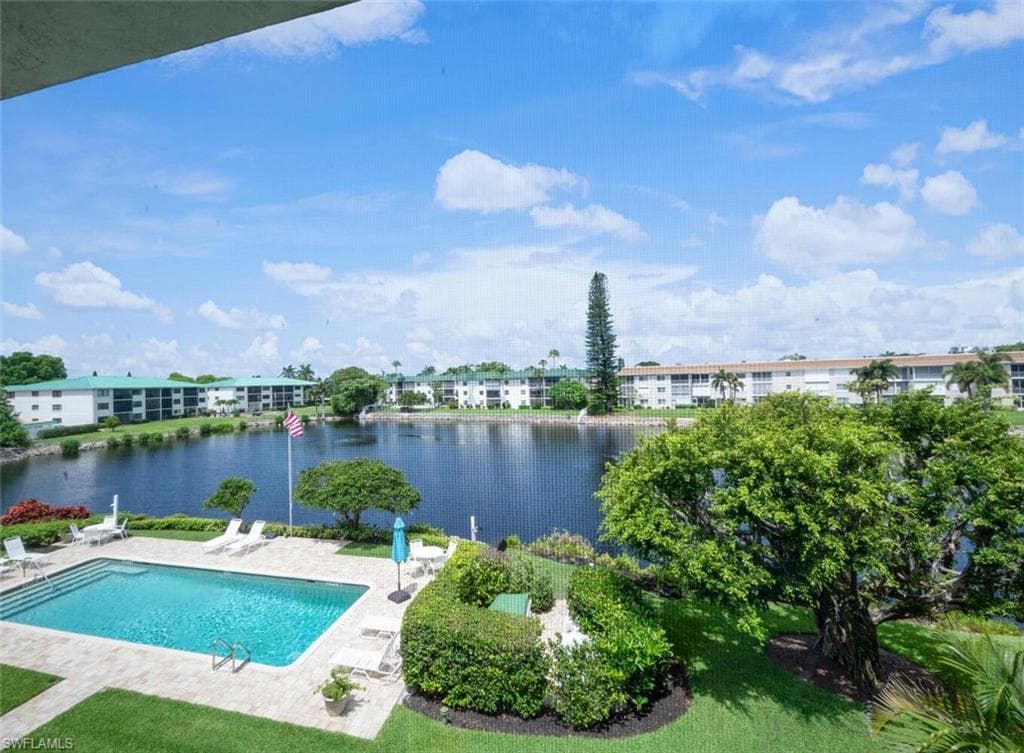 3055 Riviera Dr 306, Naples, FL 34103-3