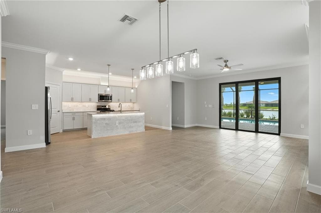 19105 Hinkley Dr, Estero, FL 33928-9