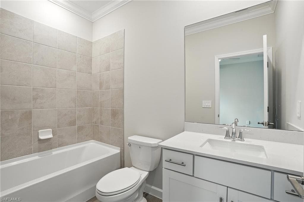 19105 Hinkley Dr, Estero, FL 33928-27