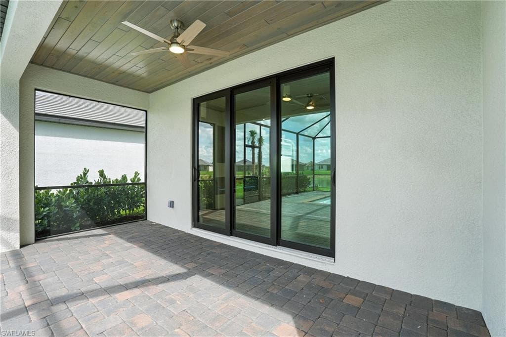 19105 Hinkley Dr, Estero, FL 33928-36