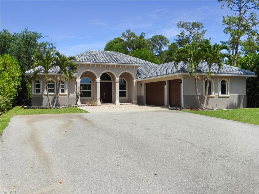 3120 68th St SW, Naples, FL 34105-2