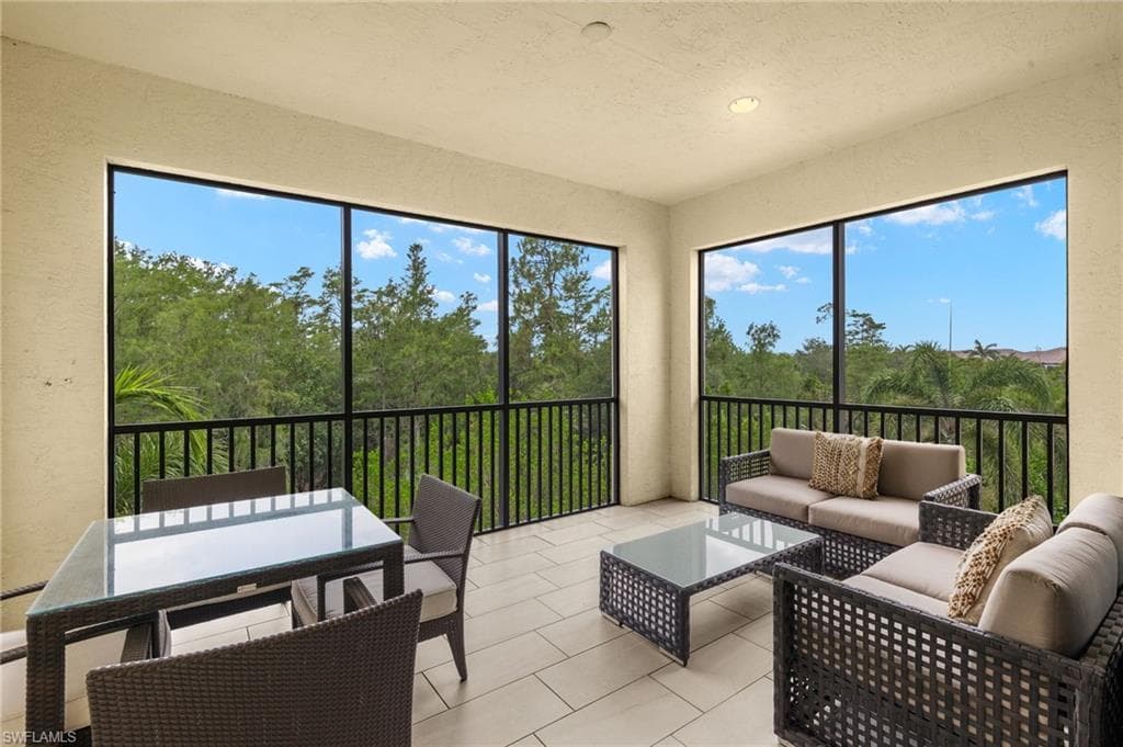 16382 Viansa Way 3-202, Naples, FL 34110-34