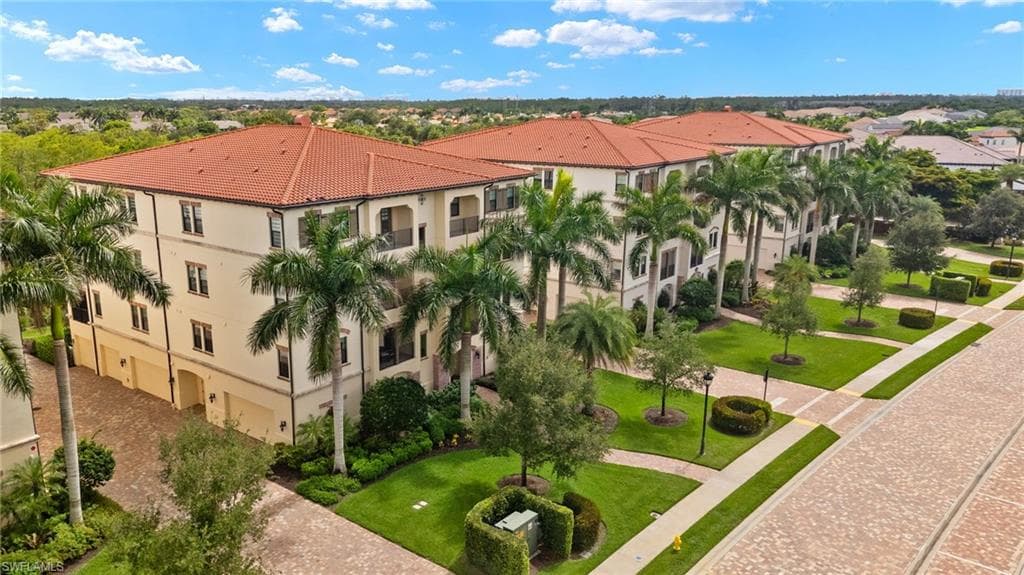 16382 Viansa Way 3-202, Naples, FL 34110-37