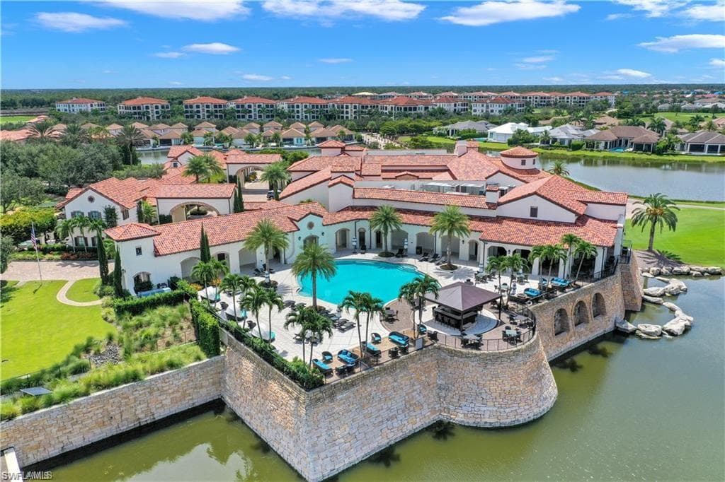 16382 Viansa Way 3-202, Naples, FL 34110-43