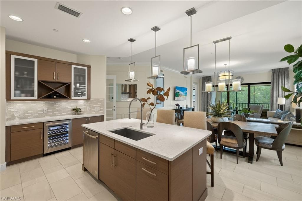 16382 Viansa Way 3-202, Naples, FL 34110-4