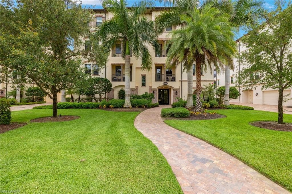 16382 Viansa Way 3-202, Naples, FL 34110-6